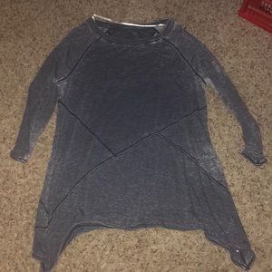 Quarter sleeve t shirt.
